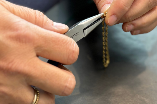 Raccourcir un bracelet : combien ça coûte et où le faire ?