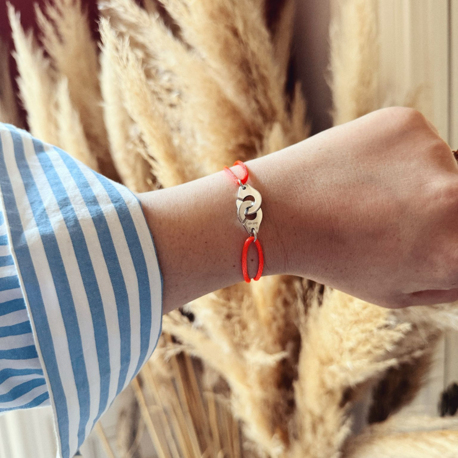 Changer le cordon de votre bracelet Dinh Van