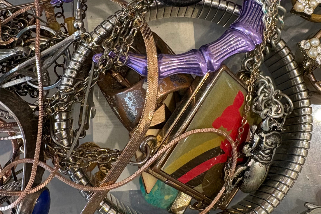 Réparer ses bijoux plutôt que les jeter : un geste durable et plein de sens