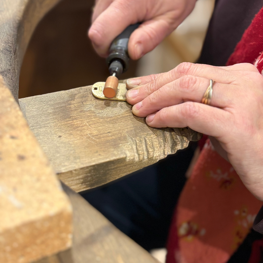 Polir ou redorer un bijou : quelle différence ?