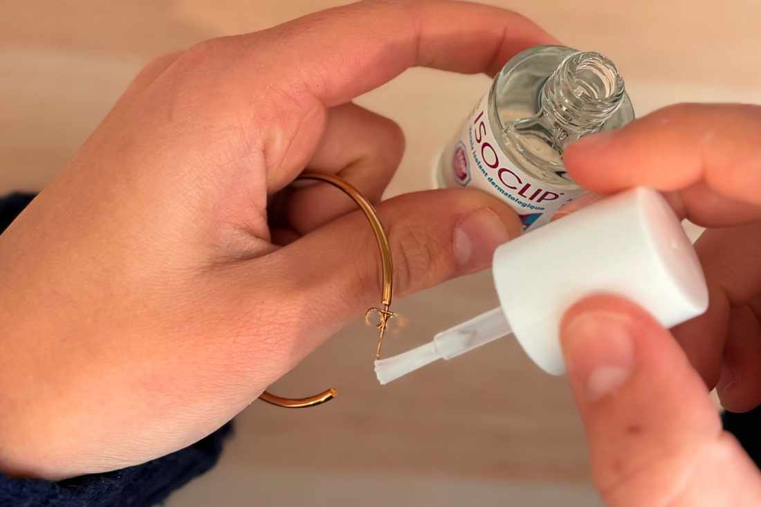 Vernis dermatologique pour bijoux : protégez vos bijoux et votre peau