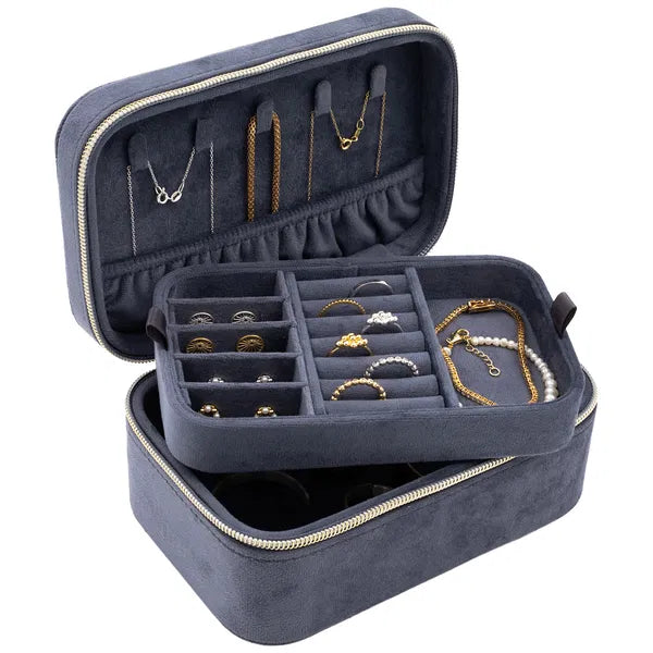 Image de la boîte à bijoux bleue rectangulaire ouverte