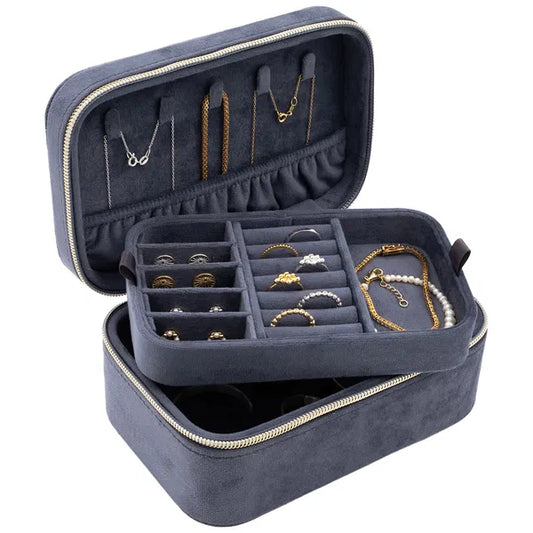 Image de la boîte à bijoux bleue rectangulaire ouverte