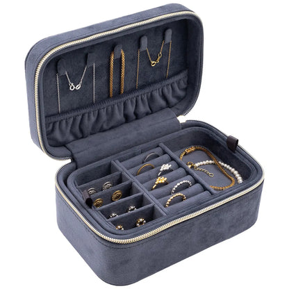 Image de la boîte à bijoux bleue rectangulaire ouverte